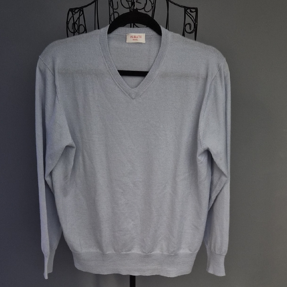 Albiate Men's Classic Light Gray V-Neck Sweater